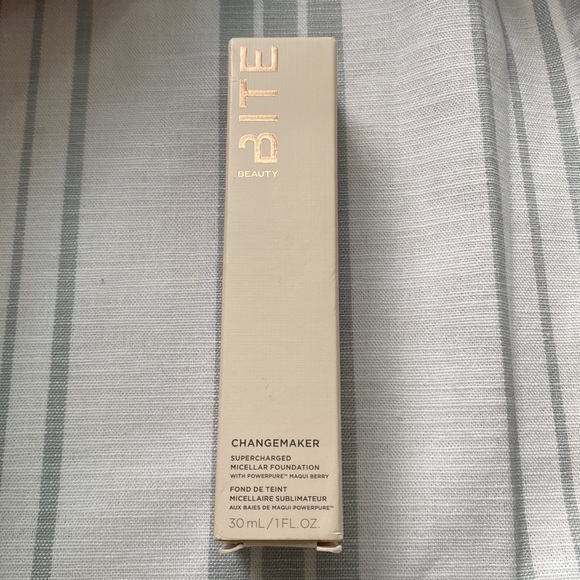 BITE BEAUTY shade T135 CHANGEMAKER Supercharged Micellar Foundation 1 Oz/30ml - Picture 3 of 4